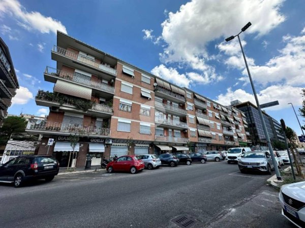 appartamento in vendita a Roma in zona Ardeatino