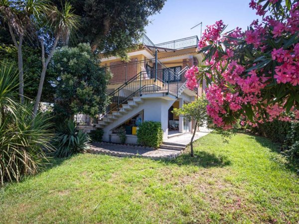 casa indipendente in vendita a Roma in zona Prenestino-Centocelle