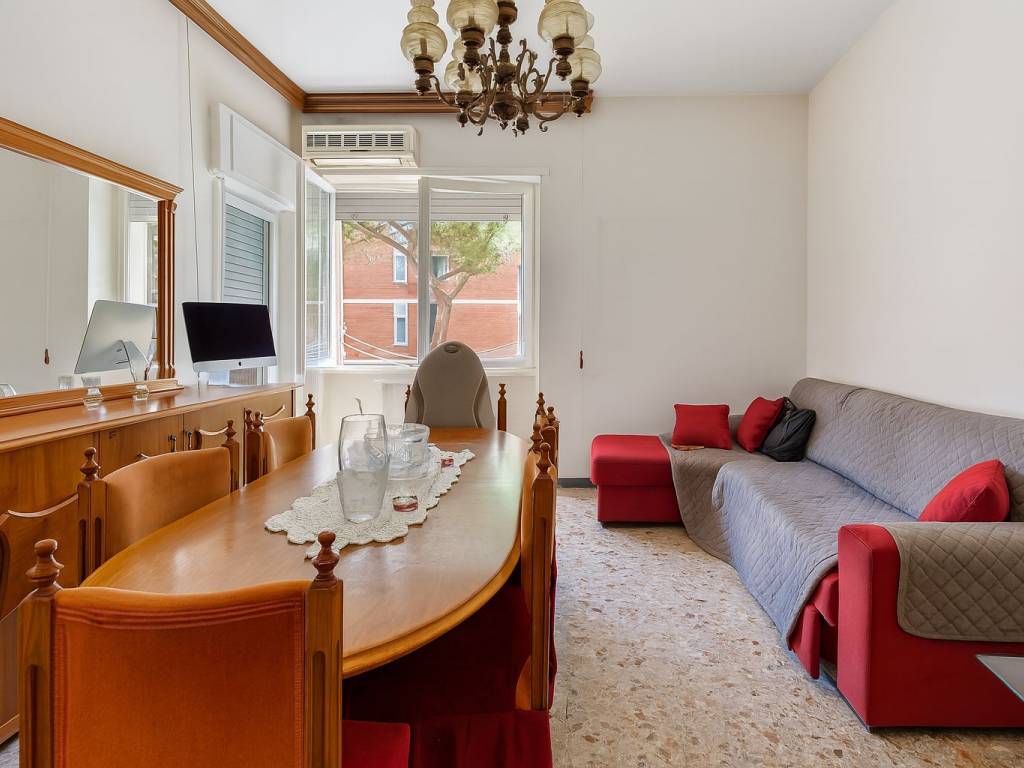 appartamento in vendita a Roma in zona Ostiense