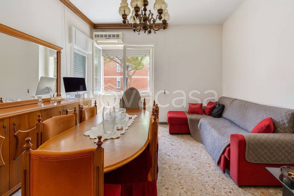 appartamento in vendita a Roma in zona Ostiense