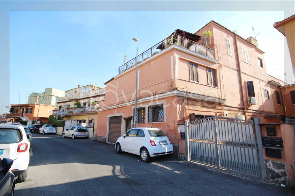 appartamento in vendita a Roma in zona Montespaccato