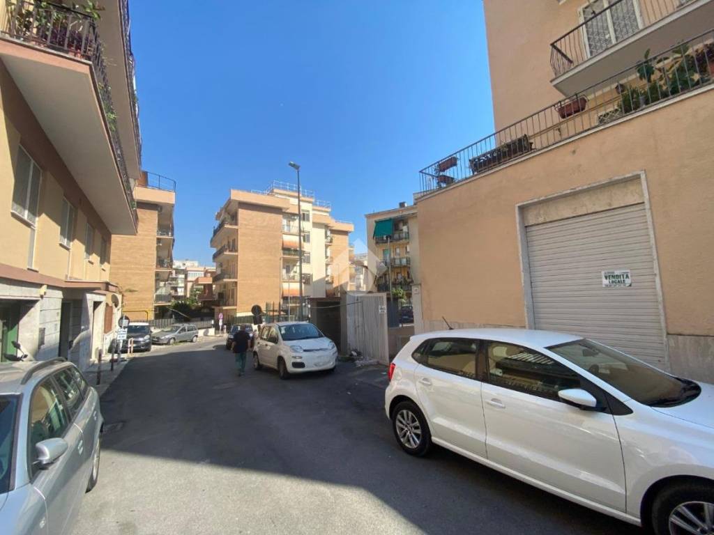 negozio in vendita a Roma in zona Primavalle