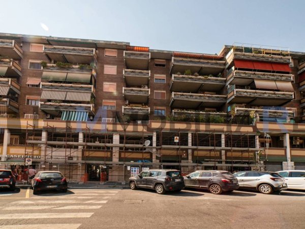 appartamento in vendita a Roma in zona Ardeatino