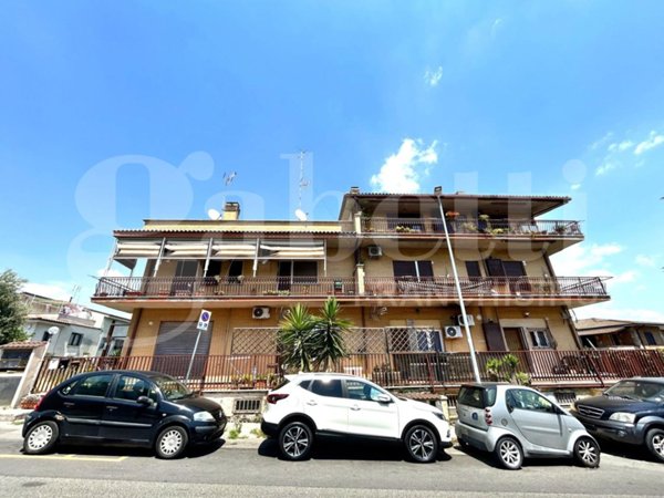 appartamento in vendita a Roma in zona Case Rosse