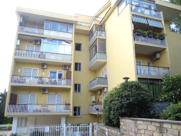 appartamento in vendita a Roma in zona Tomba di Nerone