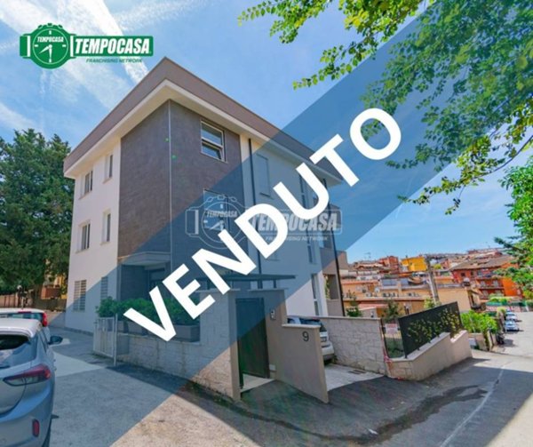 appartamento in vendita a Roma in zona Tomba di Nerone
