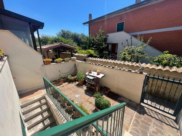 casa indipendente in vendita a Roma in zona Monte Migliore