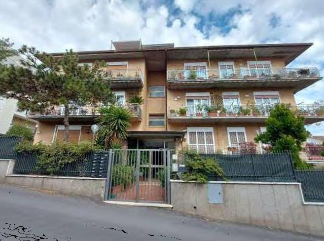 appartamento in vendita a Roma in zona Appio Pignatelli