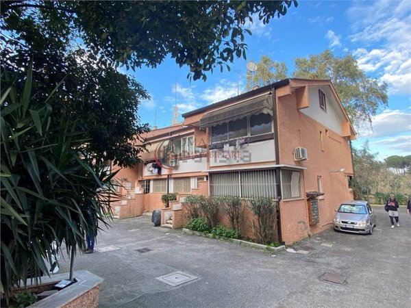 appartamento in vendita a Roma in zona Tomba di Nerone