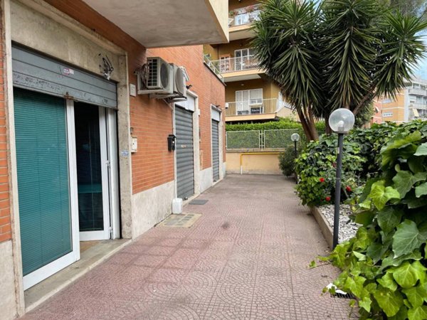 negozio in vendita a Roma in zona Gianicolense