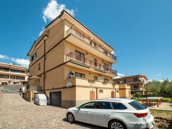 appartamento in vendita a Roma in zona Selva Candida