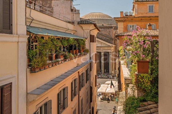 appartamento in vendita a Roma in zona Parione/Sant'Eustachio