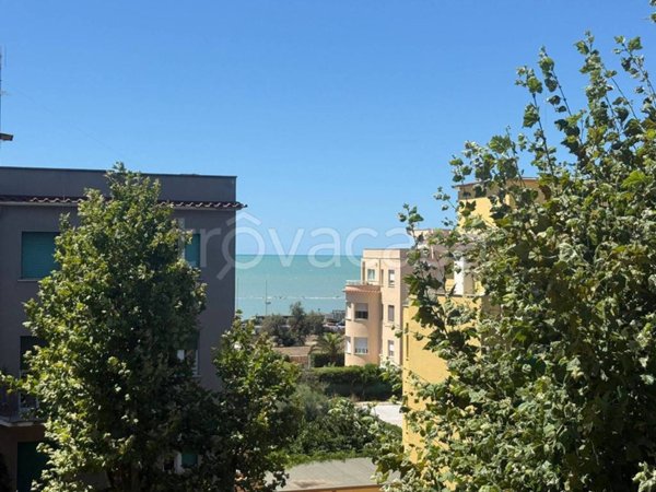 appartamento in vendita a Roma in zona Ostia
