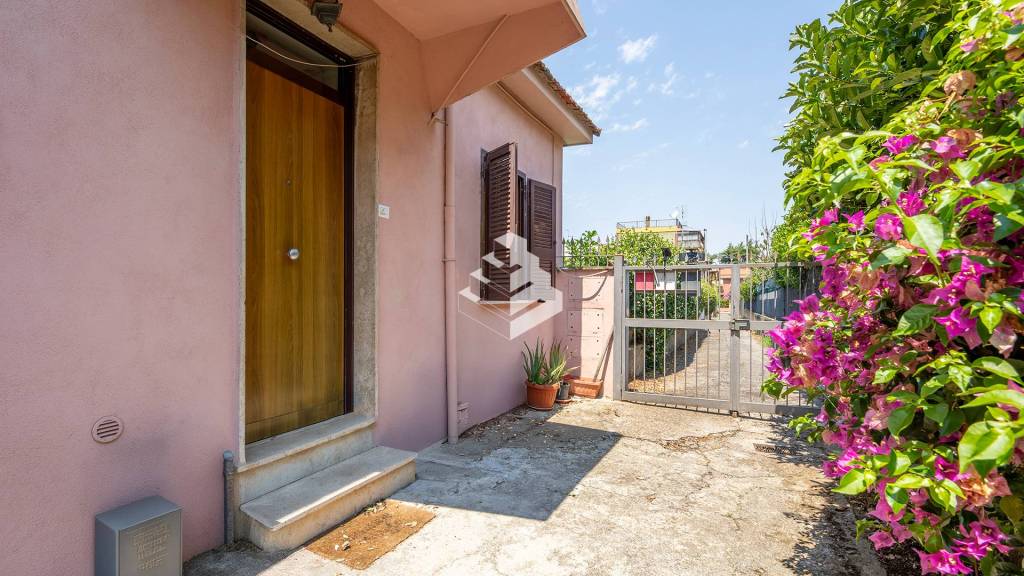 appartamento in vendita a Roma in zona Casal Morena