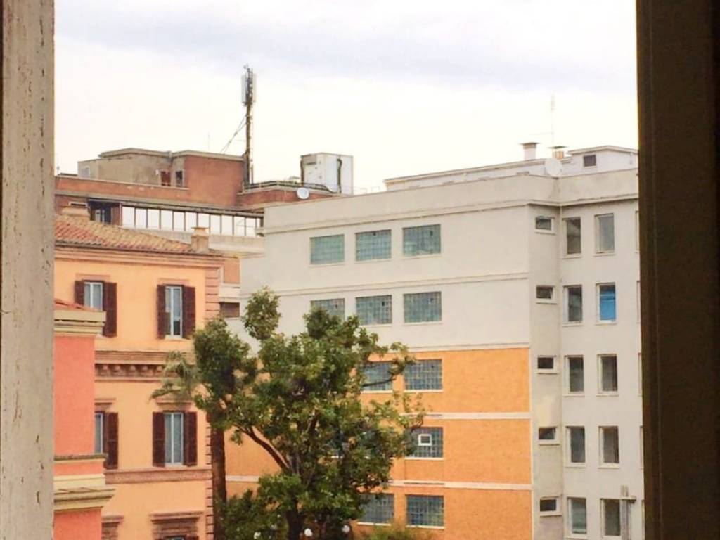 ufficio in vendita a Roma in zona Castro Pretorio