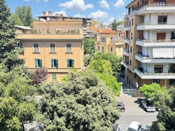 appartamento in vendita a Roma in zona Della Vittoria