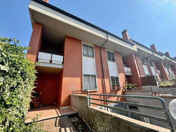 casa indipendente in vendita a Roma in zona Lunghezza
