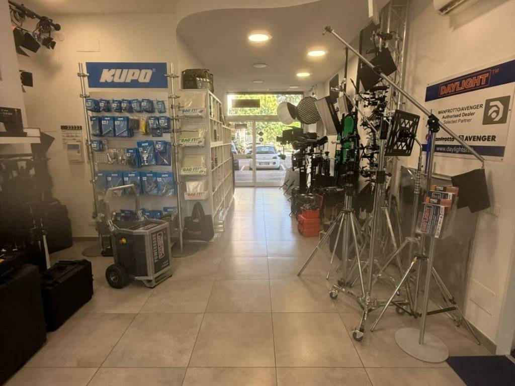 negozio in vendita a Roma in zona Casal Boccone