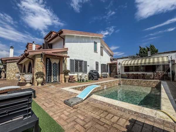casa indipendente in vendita a Roma in zona Infernetto