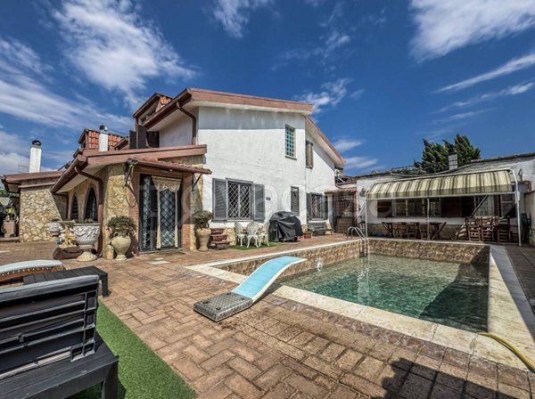 casa indipendente in vendita a Roma in zona Infernetto