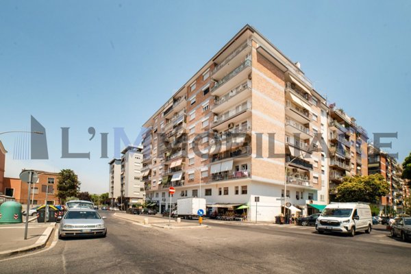 appartamento in vendita a Roma in zona Ardeatino