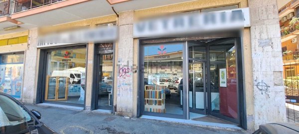 locale commerciale in vendita a Roma in zona Prenestino-Centocelle