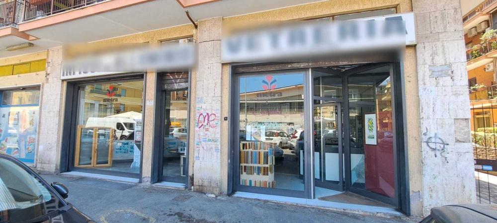 locale commerciale in vendita a Roma in zona Prenestino-Centocelle