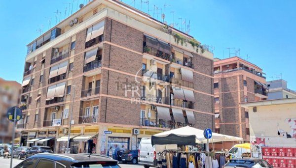 locale commerciale in vendita a Roma in zona Prenestino-Centocelle