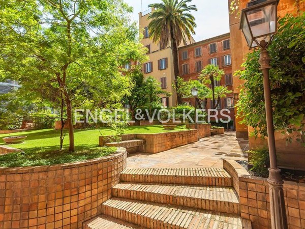 appartamento in vendita a Roma in zona Campo Marzio