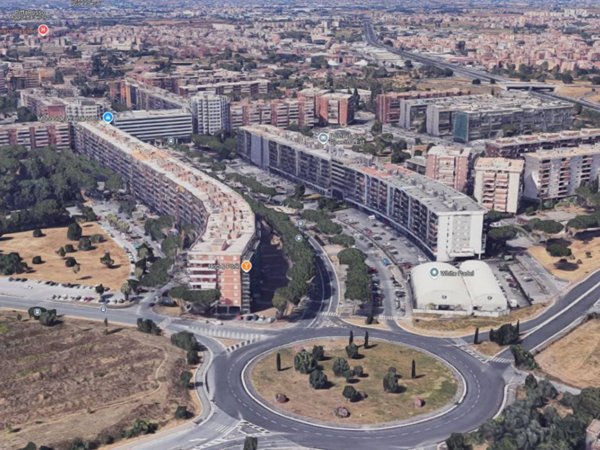 negozio in vendita a Roma in zona Cinecittà