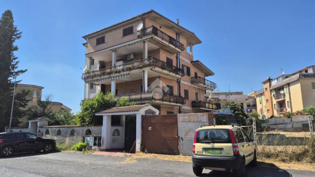 appartamento in vendita a Roma in zona Torre Gaia