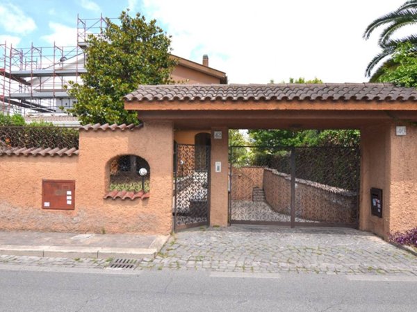 casa indipendente in vendita a Roma in zona Axa