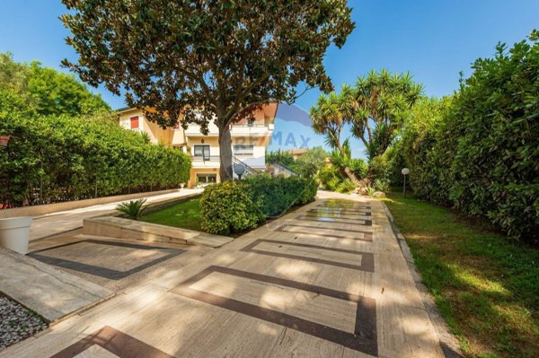casa indipendente in vendita a Roma in zona Axa
