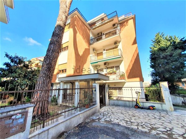 appartamento in vendita a Roma in zona Ostiense