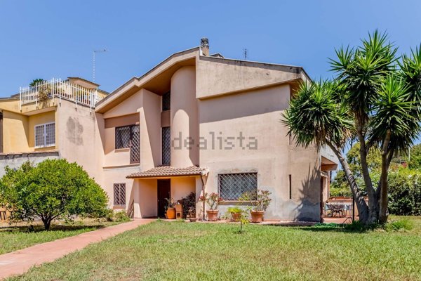 casa indipendente in vendita a Roma in zona Infernetto