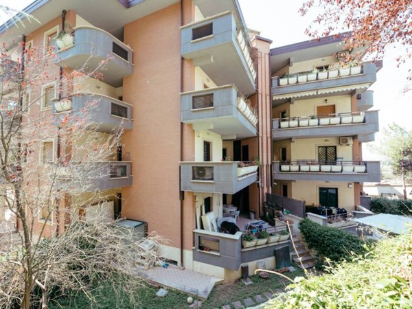 appartamento in vendita a Roma in zona Tor di Quinto
