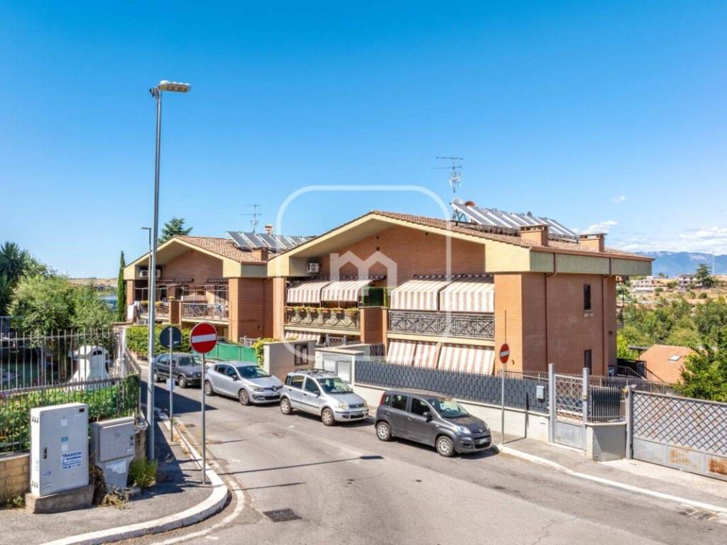 appartamento in vendita a Roma in zona Lunghezza
