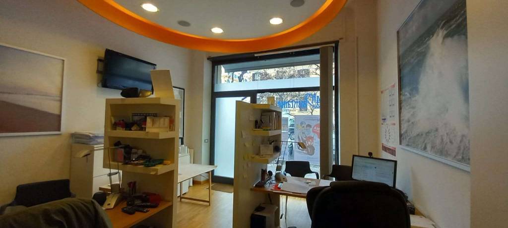 negozio in vendita a Roma in zona Appio Latino