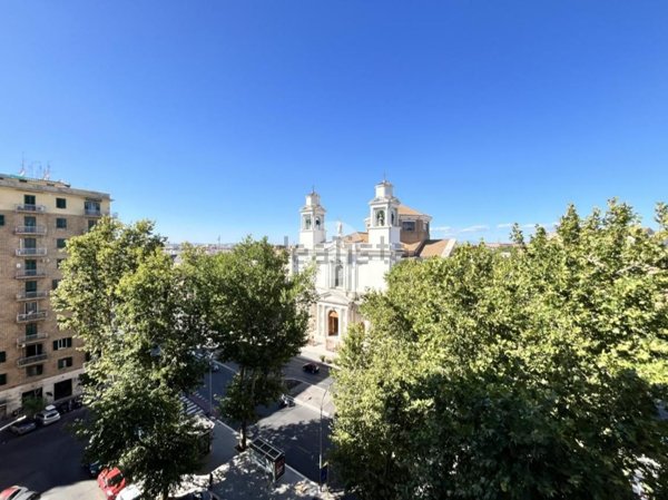 appartamento in vendita a Roma in zona Appio Latino