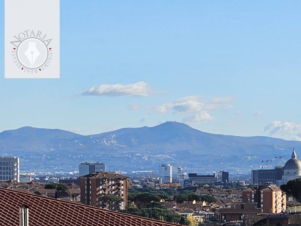 appartamento in vendita a Roma in zona Colle del Sole