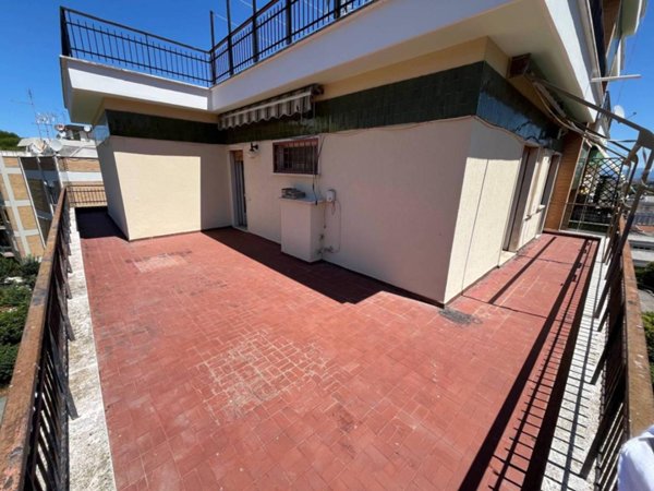appartamento in vendita a Roma in zona Tomba di Nerone