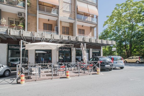 locale commerciale in vendita a Roma in zona Collatino