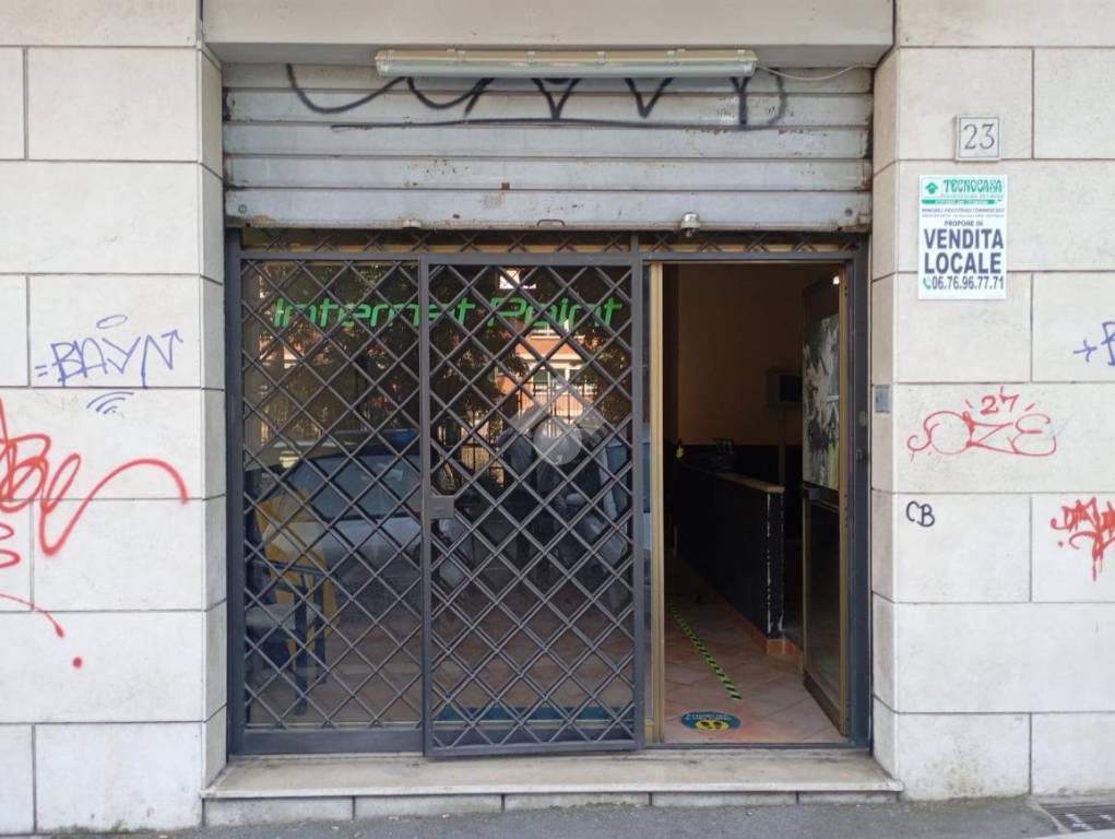 negozio in vendita a Roma in zona Prenestino-Labicano