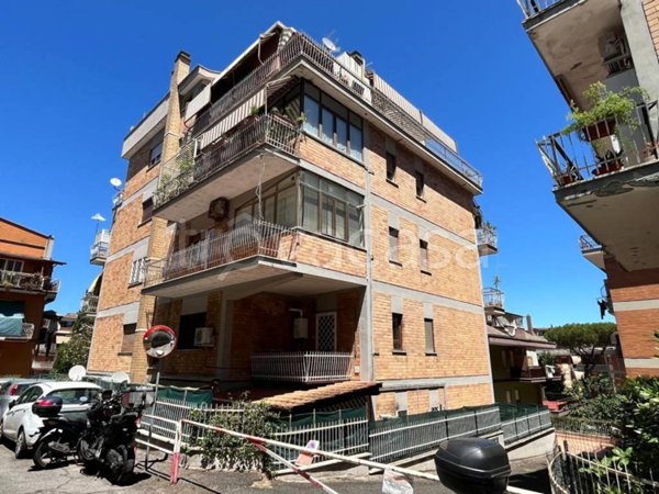 appartamento in vendita a Roma in zona Tomba di Nerone