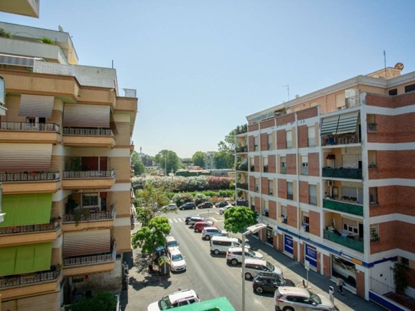appartamento in vendita a Roma in zona Ostia