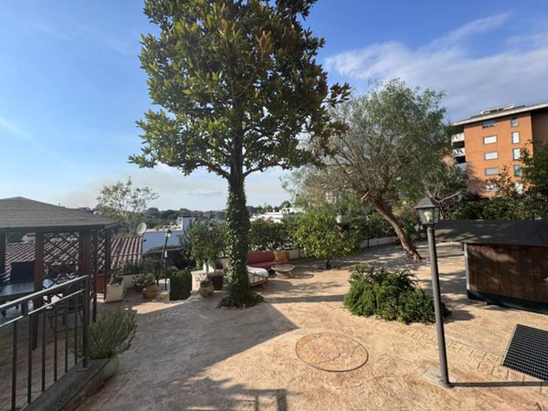appartamento in vendita a Roma in zona Colle del Sole