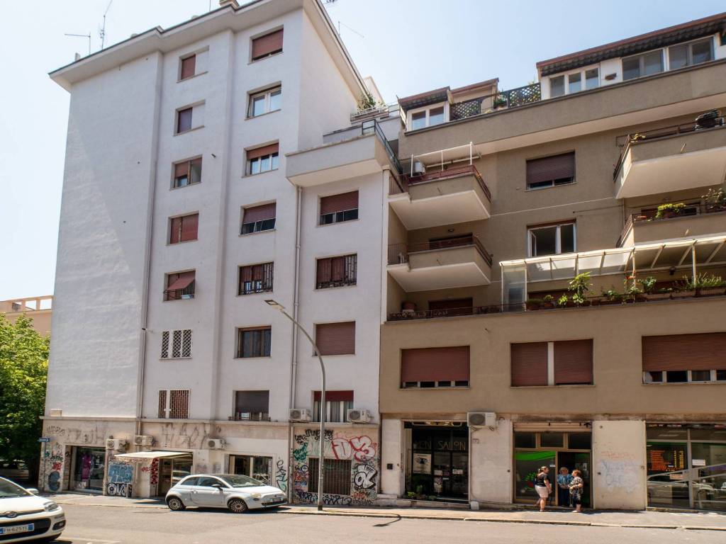 negozio in vendita a Roma in zona Tuscolano