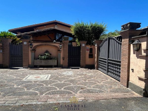 casa indipendente in vendita a Roma in zona Infernetto