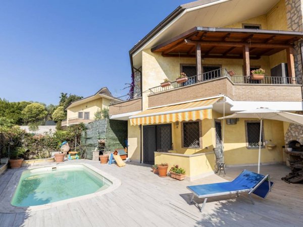 casa indipendente in vendita a Roma