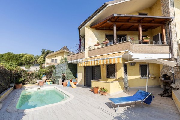 casa indipendente in vendita a Roma